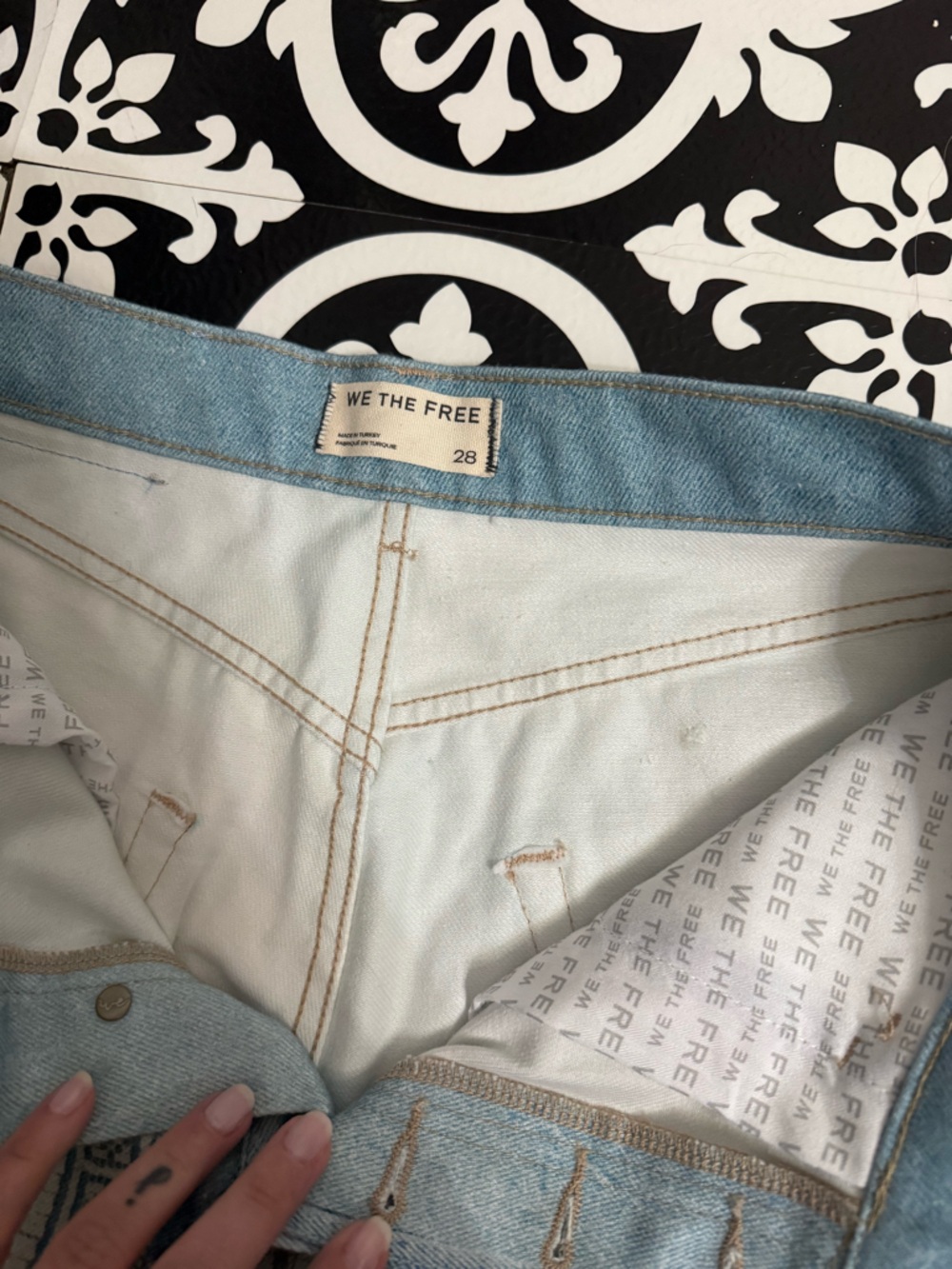 Free People We The Free Illusions Patchwork
Printed Jeans - Picture 13 of 14